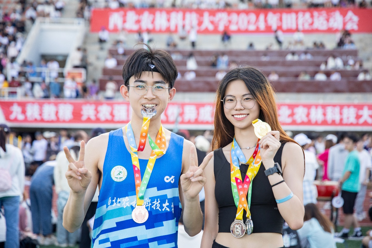 7000公里之后，他跑过了终点，也跑进了浙大